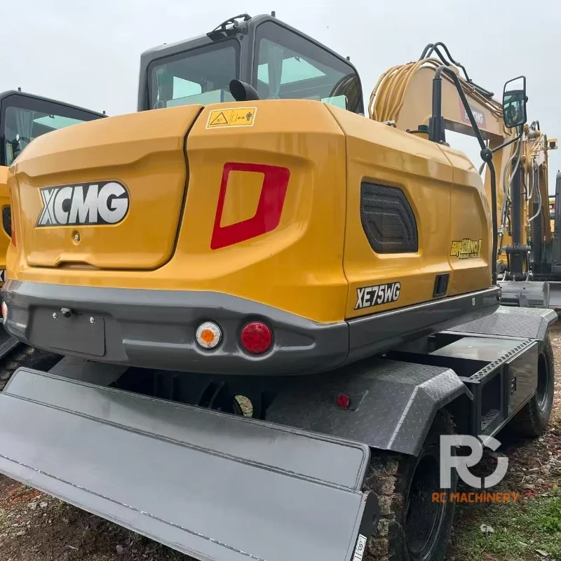 7BRAND NEW EXCAVATOR XCMG 75